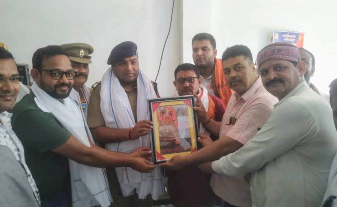 डीसीपी को व्यापरियो ने किया सम्मानित