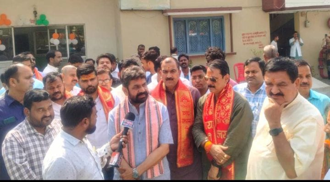 राज्यमंत्री ने किया रक्तदान व आईसीयू कक्ष का शुभारंभ