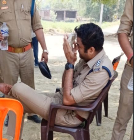 चोलापुर धार्मिक झंडा विवाद ने पकड़ा तूल, नारेबाजी के बीच हिंसक झड़प, 