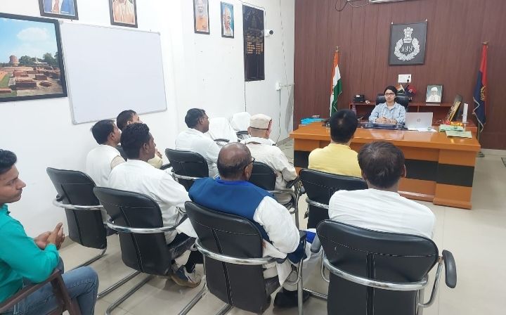 गोष्ठी के दौरान व्यापारी बंधुओं द्वारा स्थानीय व्यापारिक गतिविधियों से जुड़ी विभिन्न समस्याएं एवं सुझाव साझा किए गए। 