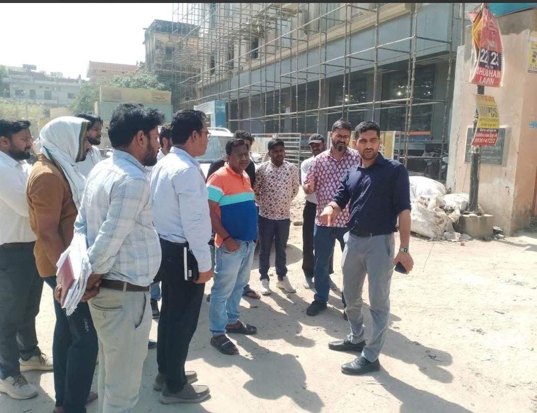 वाराणसी में सड़कों का कायाकल्प तेज: नगर आयुक्त का औचक निरीक्षण, CM GRID परियोजना पर सख्त निर्देश