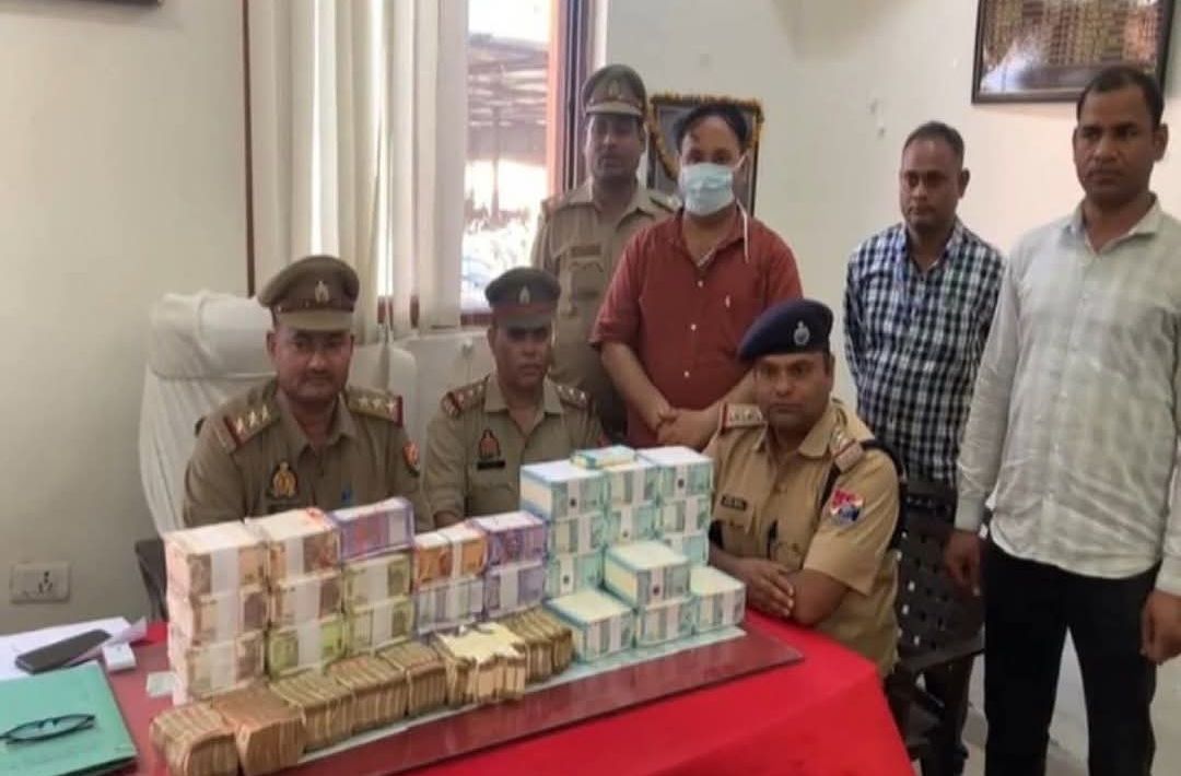 वाराणसी जंक्शन पर बड़ी कार्रवाई: संदिग्ध युवक के पास से ₹16 लाख बरामद