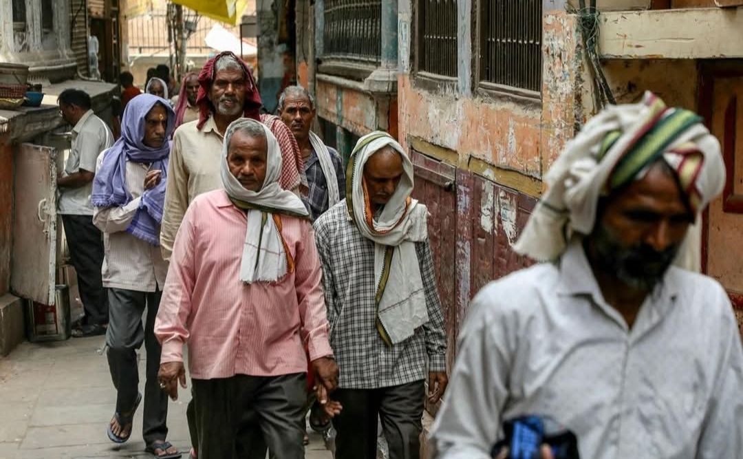 काशी में गर्मी का कहर: तापमान सामान्य से 3°C ऊपर, लू के थपेड़ों ने किया बेहाल