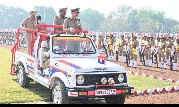 पुलिस आयुक्त वाराणसी  मोहित अग्रवाल के निर्देशन में रिजर्व पुलिस लाइन में महिला आरक्षियों की पासिंग आउट परेड का रिहर्सल 