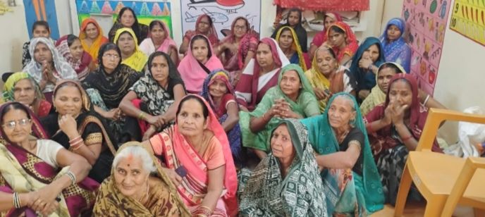 वाराणसी देश के  प्रधानमंत्री नरेंद्र मोदी के काशी आगमन के पूर्व शक्ति केंद्र बेलवां व निंदनपुर  के पंचायत भवन बैठक 