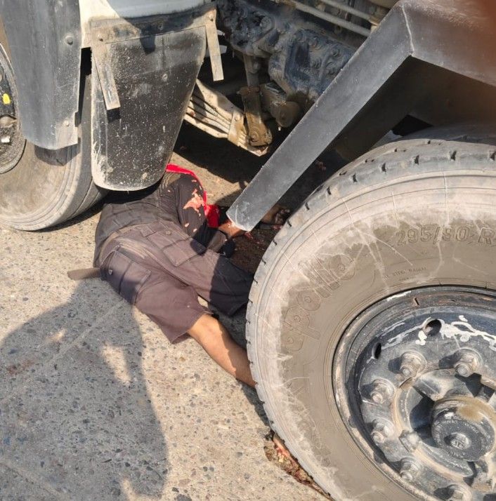 ट्रक बैक करते समय ट्रक ने ली खलासी की जान, सोनभद्र से गिट्टी लादकर आ रहा था ट्रक,खलासी की मौके पर मौत