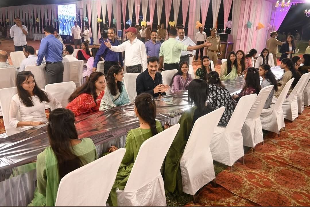 महिला सशक्तिकरण की मिसाल: पासिंग आउट परेड से पहले ‘बड़ा खाना’, महिला आरक्षियों संग सहभोज कर बढ़ाया उत्साह