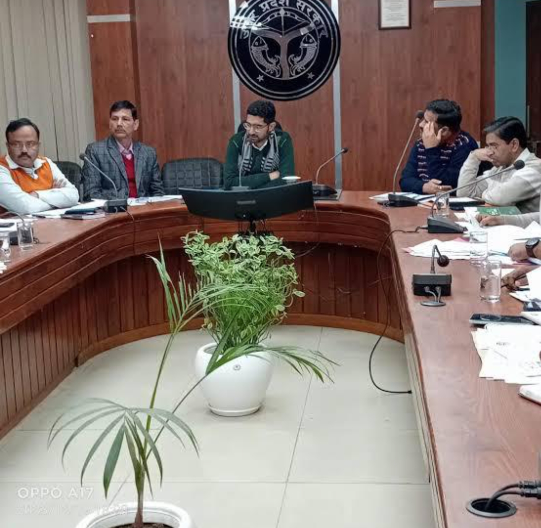 पिंडरा,चोलापुर के बीडीओ का वेतन रोकने का आदेश