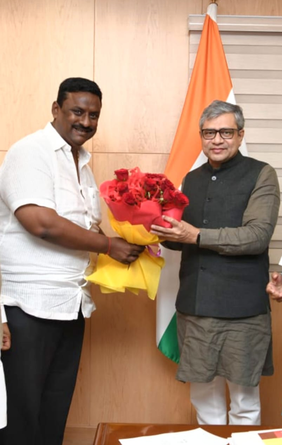 वाराणसी-अयोध्या के बीच ईएमयू संचालन की उठाई मांग