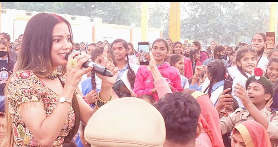 भोजपुरी गायकों के गायकी से झूम उठा पिंडरा