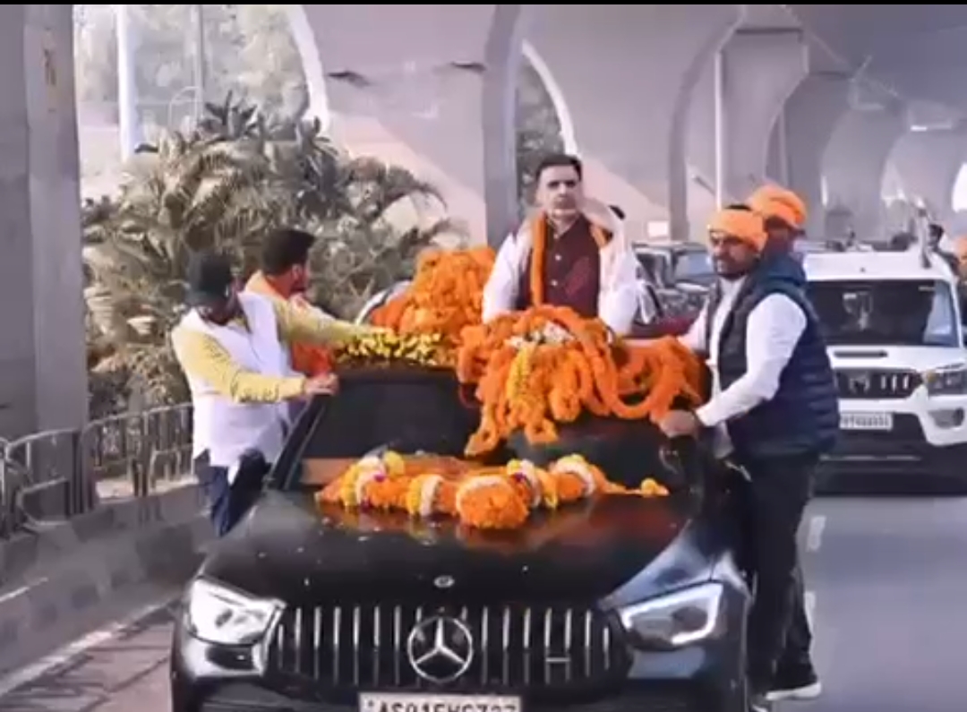 निलंबित WFI अध्यक्ष का काशी में मर्सिडीज से रोड शो