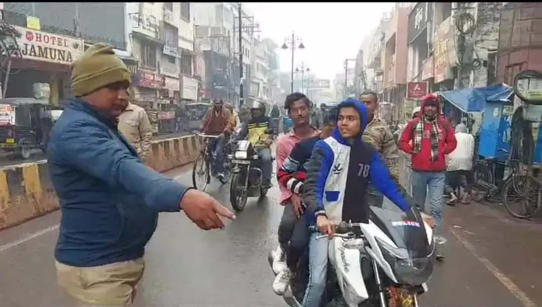 18 साल से कम उम्र के किशोर -किशोरियों पर वाहन चलाने पर रोक, वाराणसी में चला चेकिंग अभियान