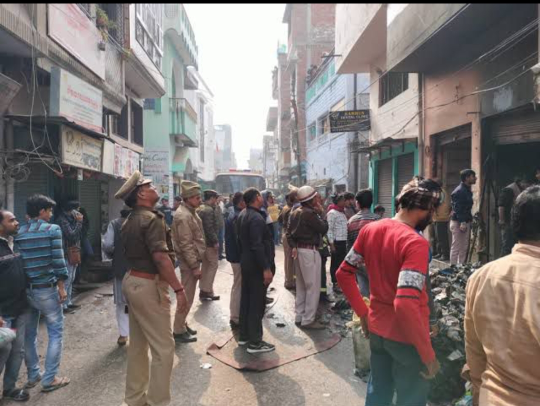 वाराणसी में जिंदा जले 2 युवक, किराने की दुकान में गैस रिफलिंग से लगी थी आग