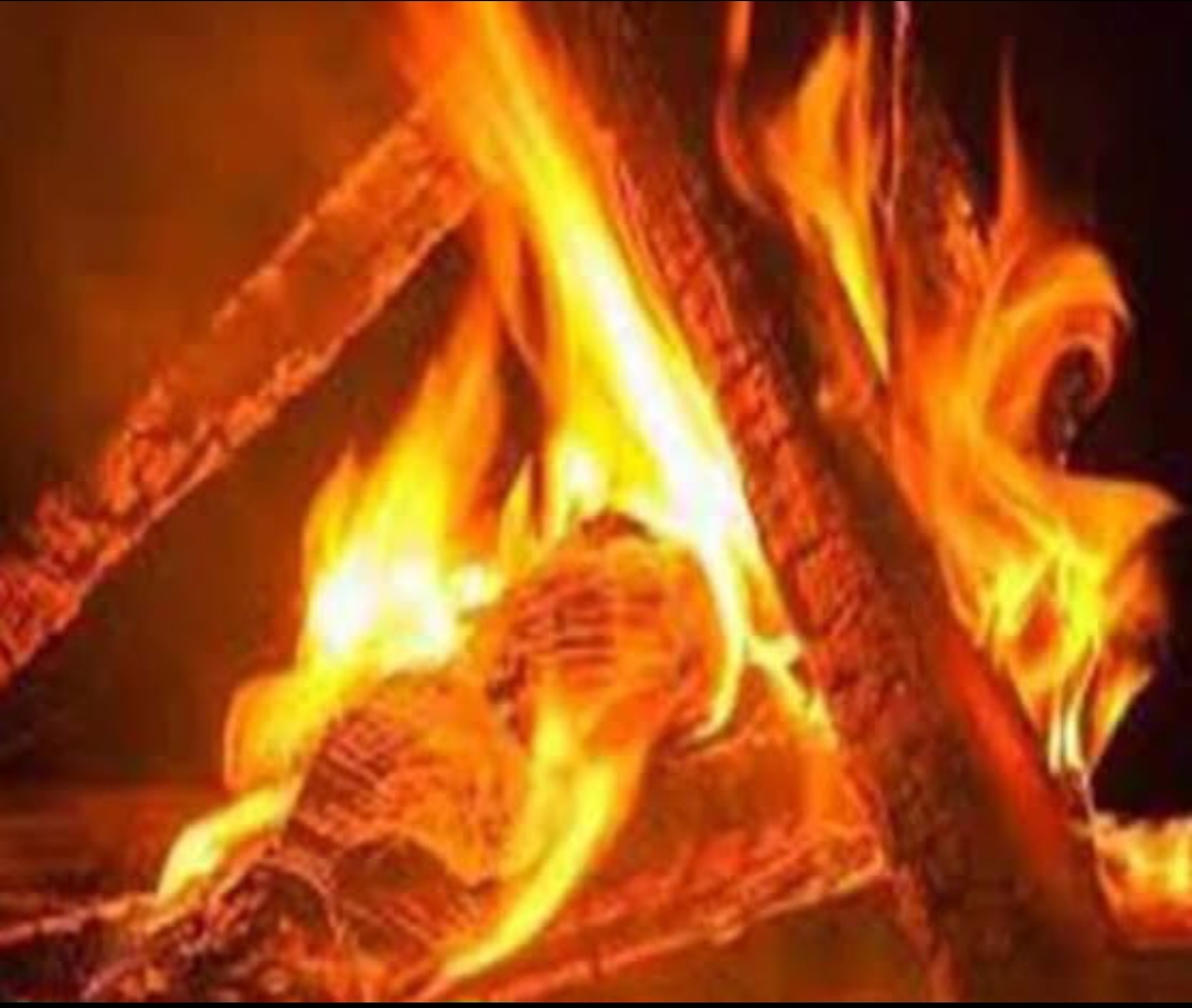 तहसील मुख्यालय पर अलाव न जलने को लेकर अधिवक्ता नाराज