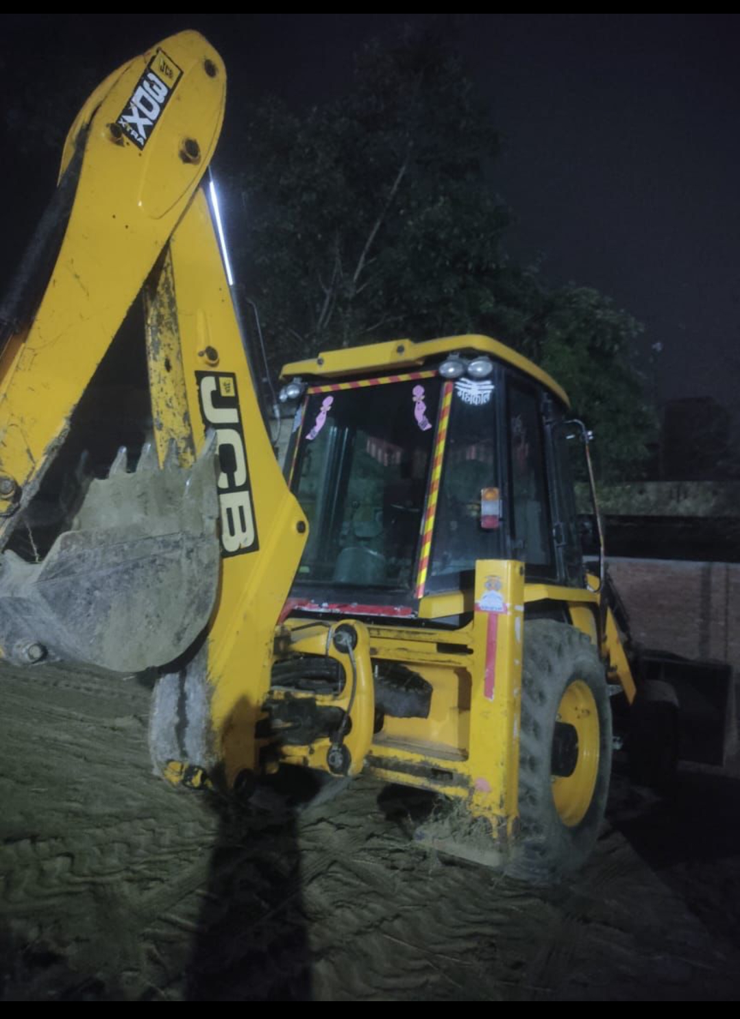 खनन की शिकायत मिलने पर आधी रात को मिर्जामुराद पुलिस ने बोला हल्ला