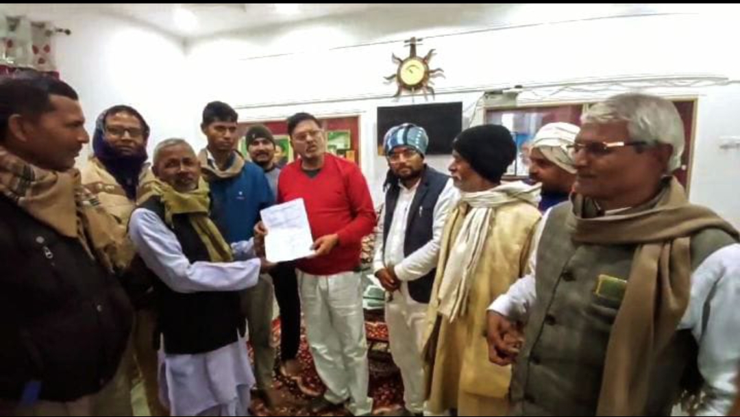 किसानों ने पूर्व सांसद व विधायक से लगाई गुहार