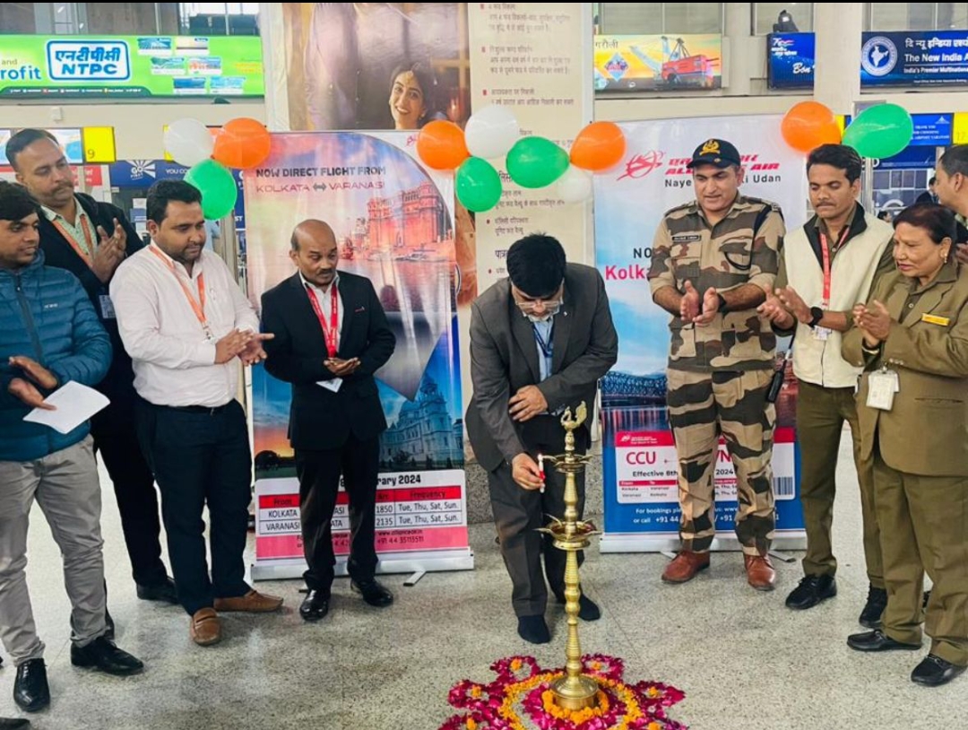 *एलायंस एयर की वाराणसी कोलकाता के बीच सीधी विमान सेवा शुरू **एयरपोर्ट निदेशक ने दीप प्रज्ज्वलित कर नईं विमान की शुरुआत किया