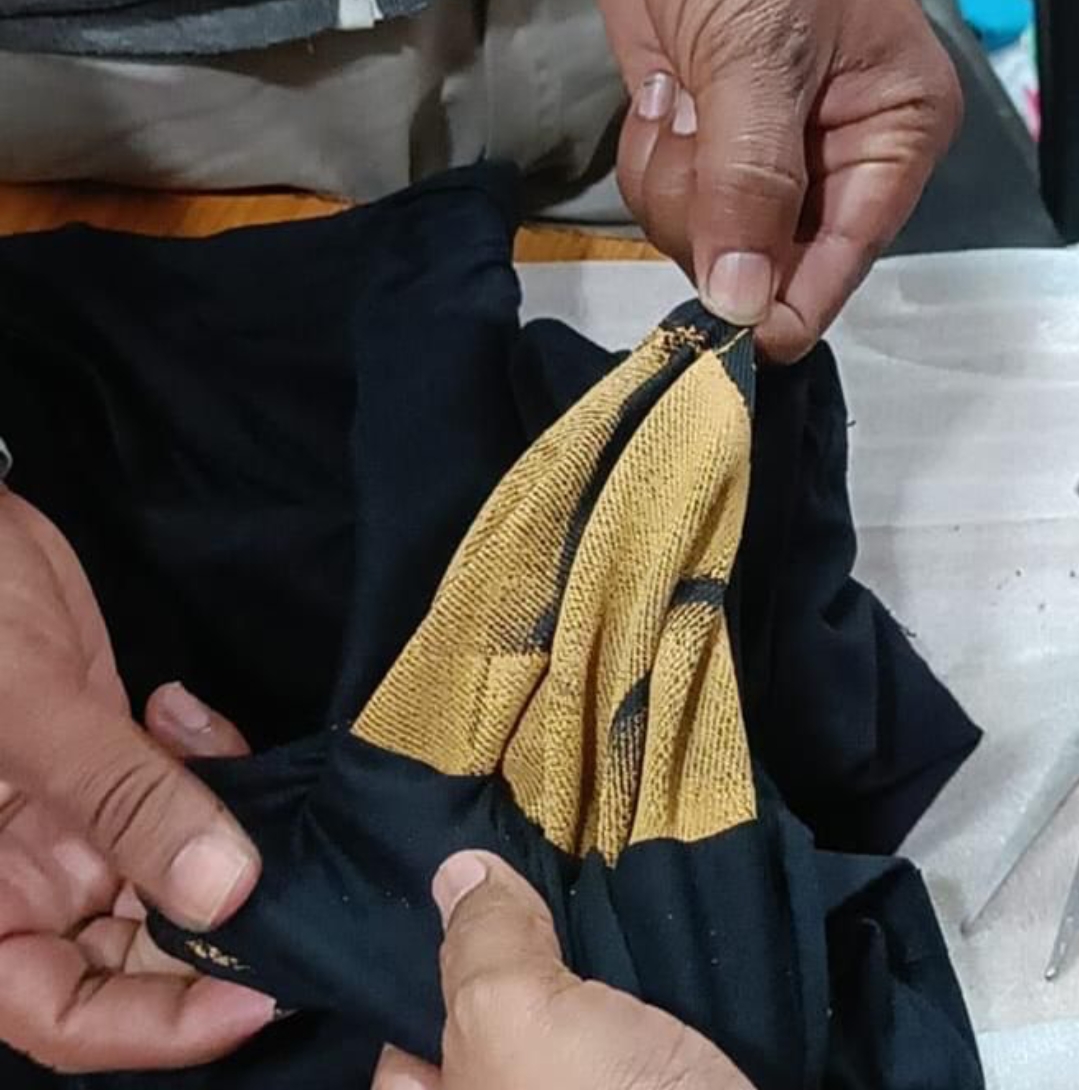 शारजाह से वाराणसी पहुँचे विमान यात्री से 33 लाख का सोना कस्टम टीम ने किया बरामद