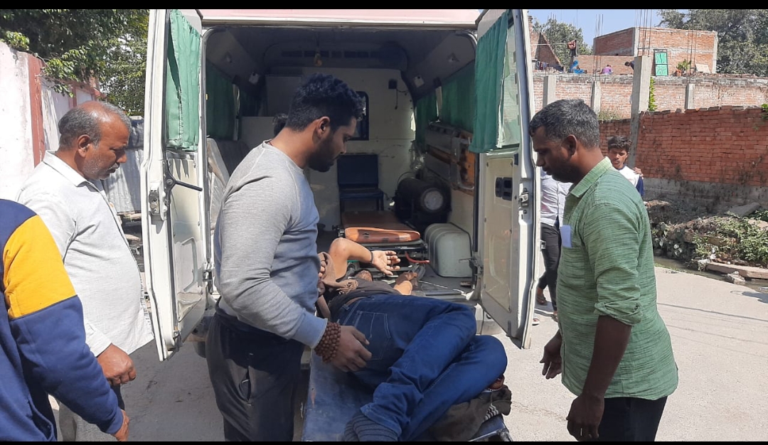 स्कॉर्पियो का टायर फटने से अनियंत्रित होकर पलट गया जिससे युवक हुवा घायल