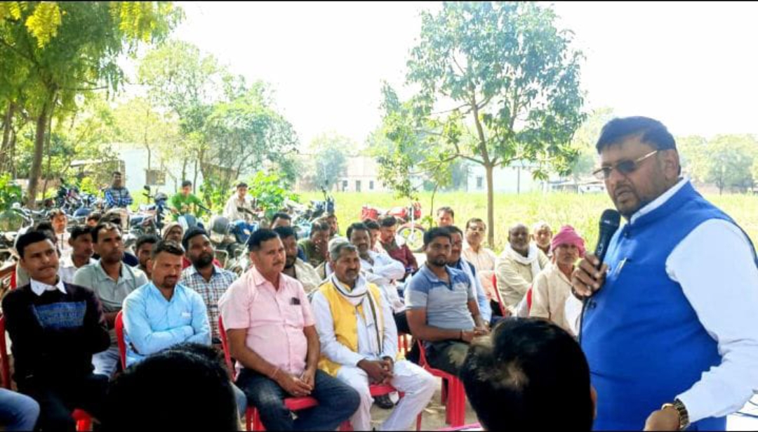 संविधान को बचाने के लिए आगे आये*तूफ़ानी सरोज