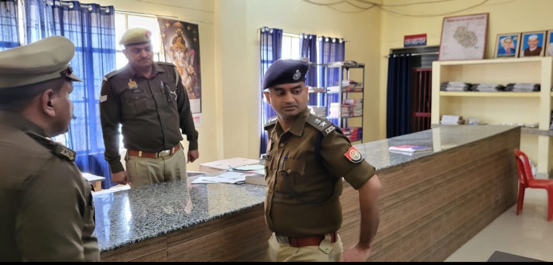 पुलिस उपायुक्त गोमती जोन द्वारा थाना सिन्धोरा का औचक निरीक्षण