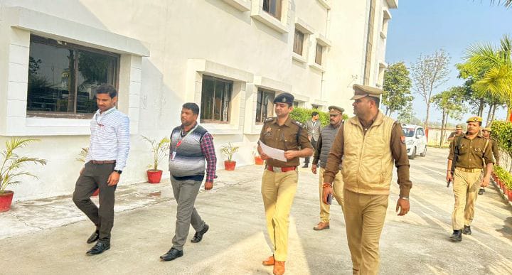 डीसीपी समेत पुलिस अधिकारी चुनाव तैयारियो में जुटे