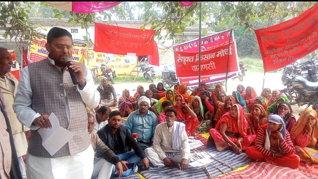 किसानों के क्रमिक अनशन में पहुचे सपा विधायक, दी चेतावनी