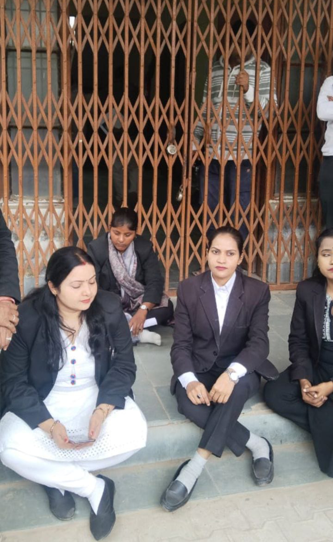 पिंडरा के भी वकील रहे विरोध में