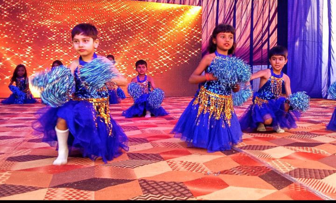 स्कूल के वार्षिकोत्सव में बच्चों ने किया मंत्रमुग्ध