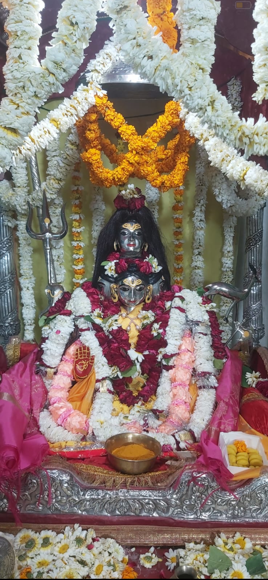 महंत आवास पर हुई बाबा की हल्दी, गाए गए मंगल गीत