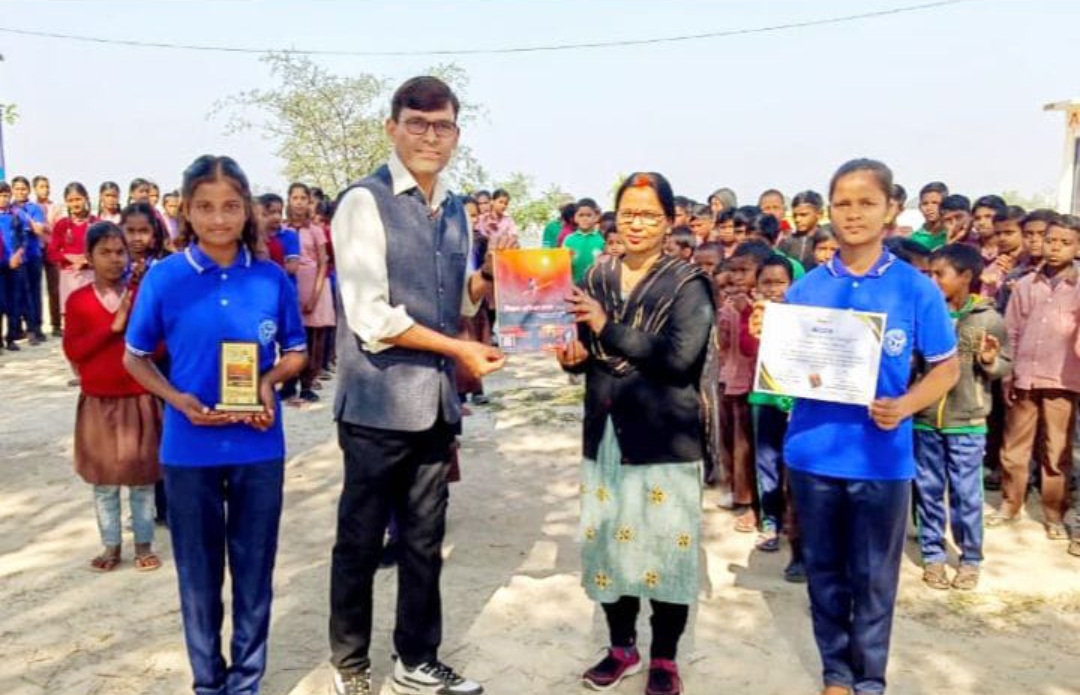 नवाचारी शिक्षक का विद्यालय पहुचने पर हुआ स्वागत
