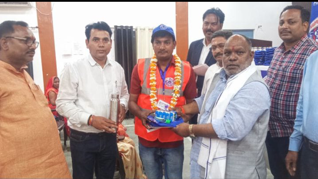 सेवा की भावना के साथ करें सफाई का कार्य