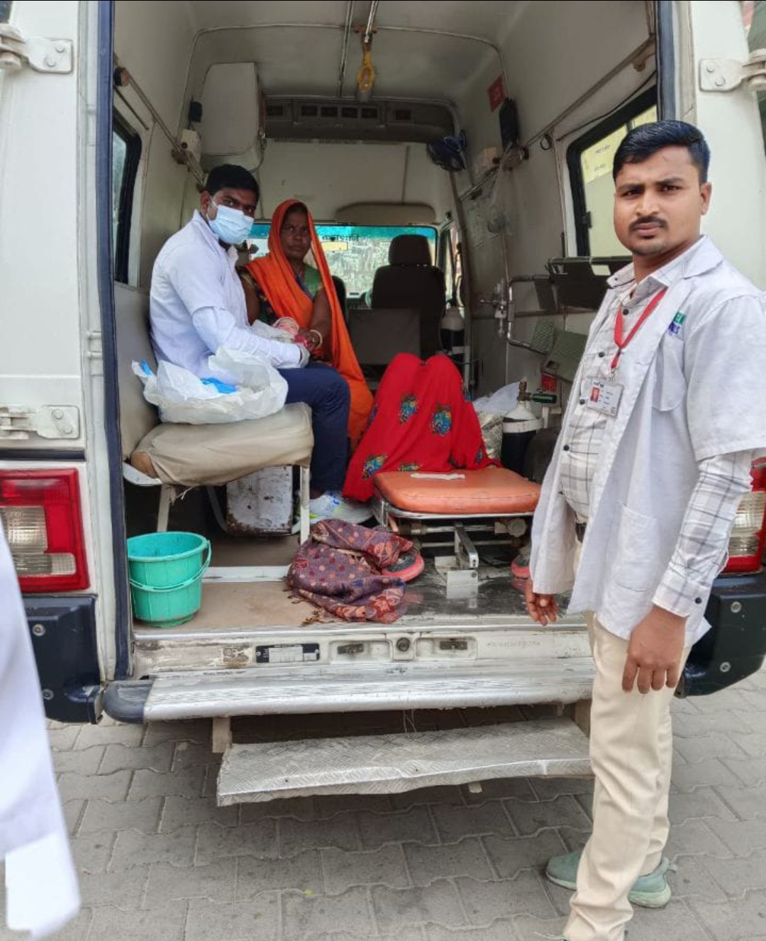 एंबुलेंस में प्रसव दिया बेटे को जन्म