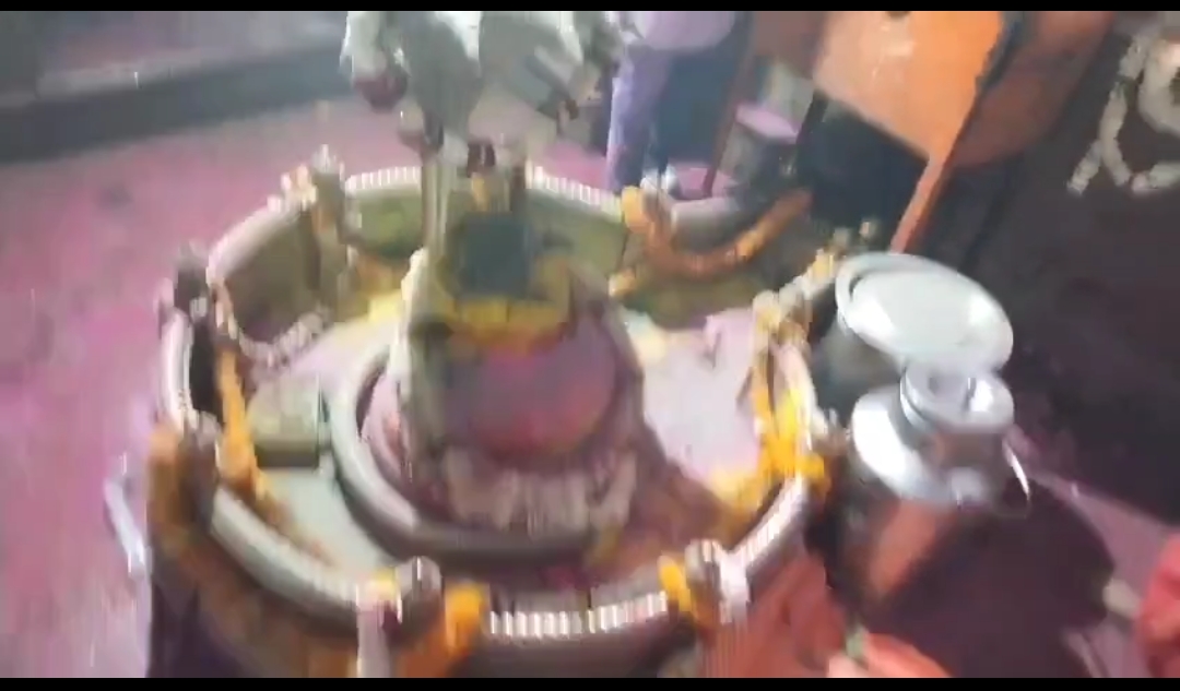 रंगभरी एकादशी पर मार्कण्डे महादेव दरबारपर गुलाल से हुआ बाबा का सिंगर