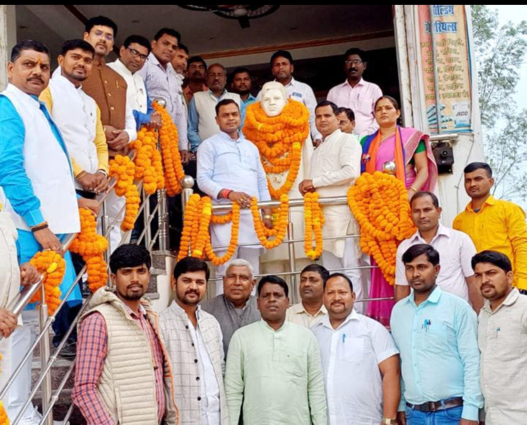 अपना दल के संस्थापक सदस्य रहे सुरेंद्र पटेल के पुण्यतिथि पर जुटे विधायक