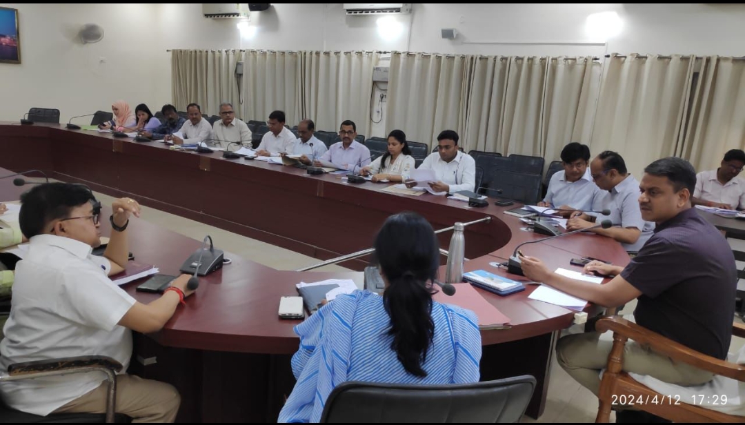 जिलाधिकारी ने राजस्व वादों के निस्तारण में तेजी लाये जाने का दिया निर्देश