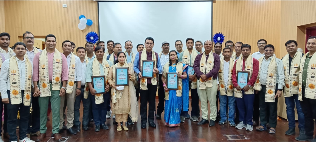 नवोदय विद्यालय स्थापना दिवस पर बीएचयू में जुटे नवोदयन्स, पुराने दिनों को याद कर हुए रोमांचित