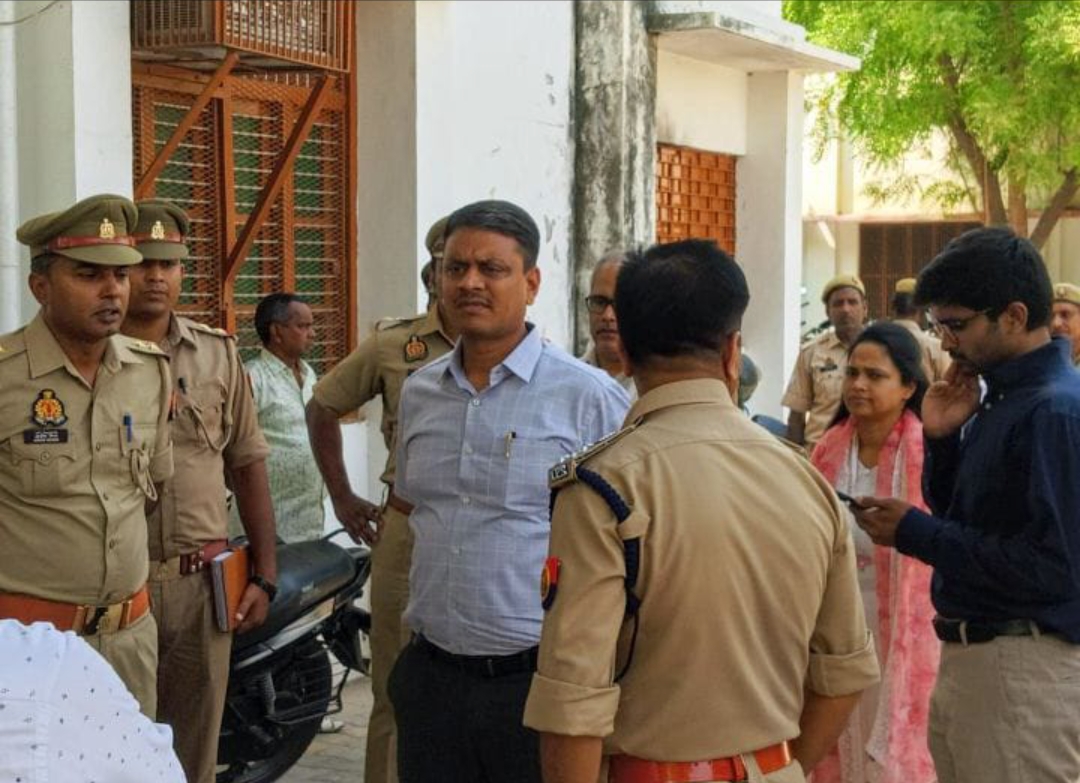 जिलाधिकारी राजलिंगम व डीआईजी एस चेनप्पा का निरीक्षण