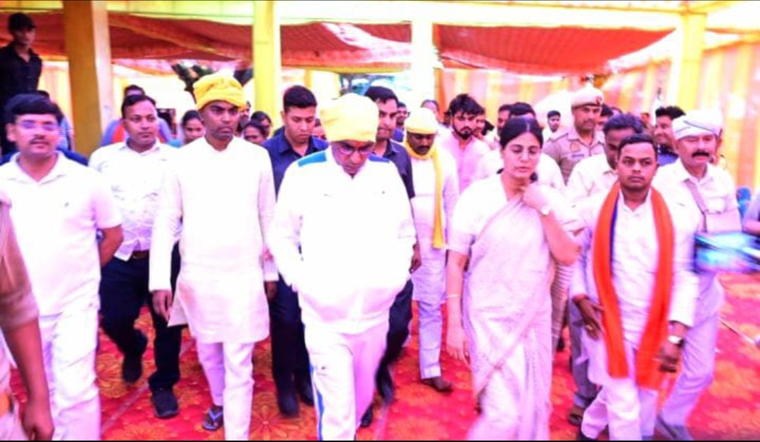 ओपी राजभर के पैतृक गांव में बड़ी संख्या में मंत्री विधायक व प्रशासनिक अधिकारी पहुँचकर दी श्रद्धांजलि