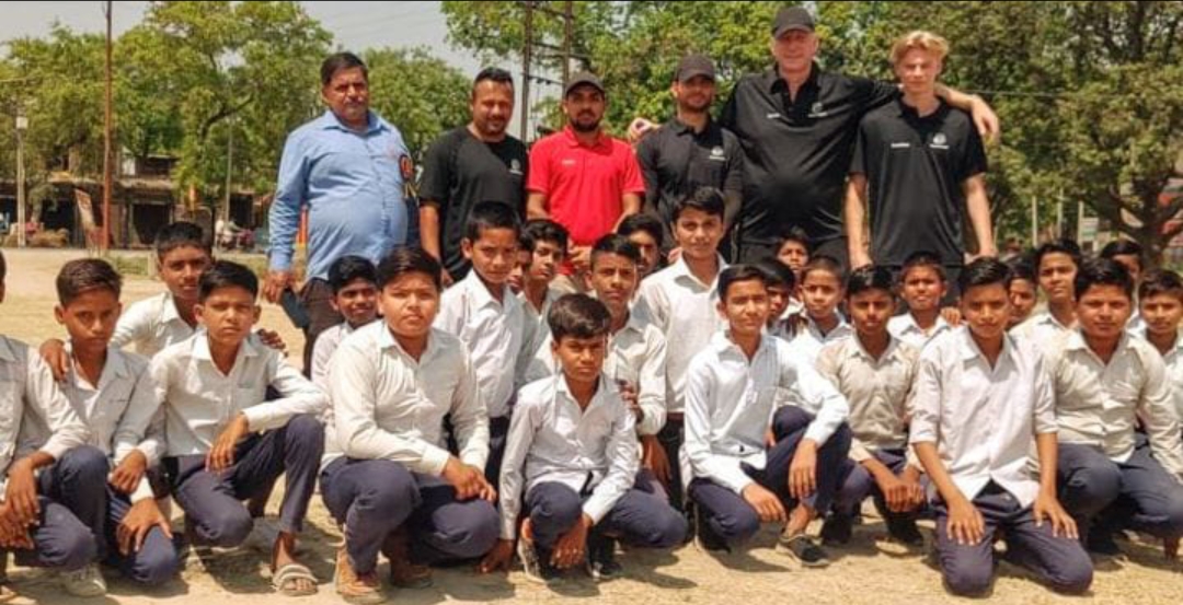 इंटर कालेज के छात्रों ने विदेशी प्रशिक्षक से सीखे फुटबॉल की बारीकियां