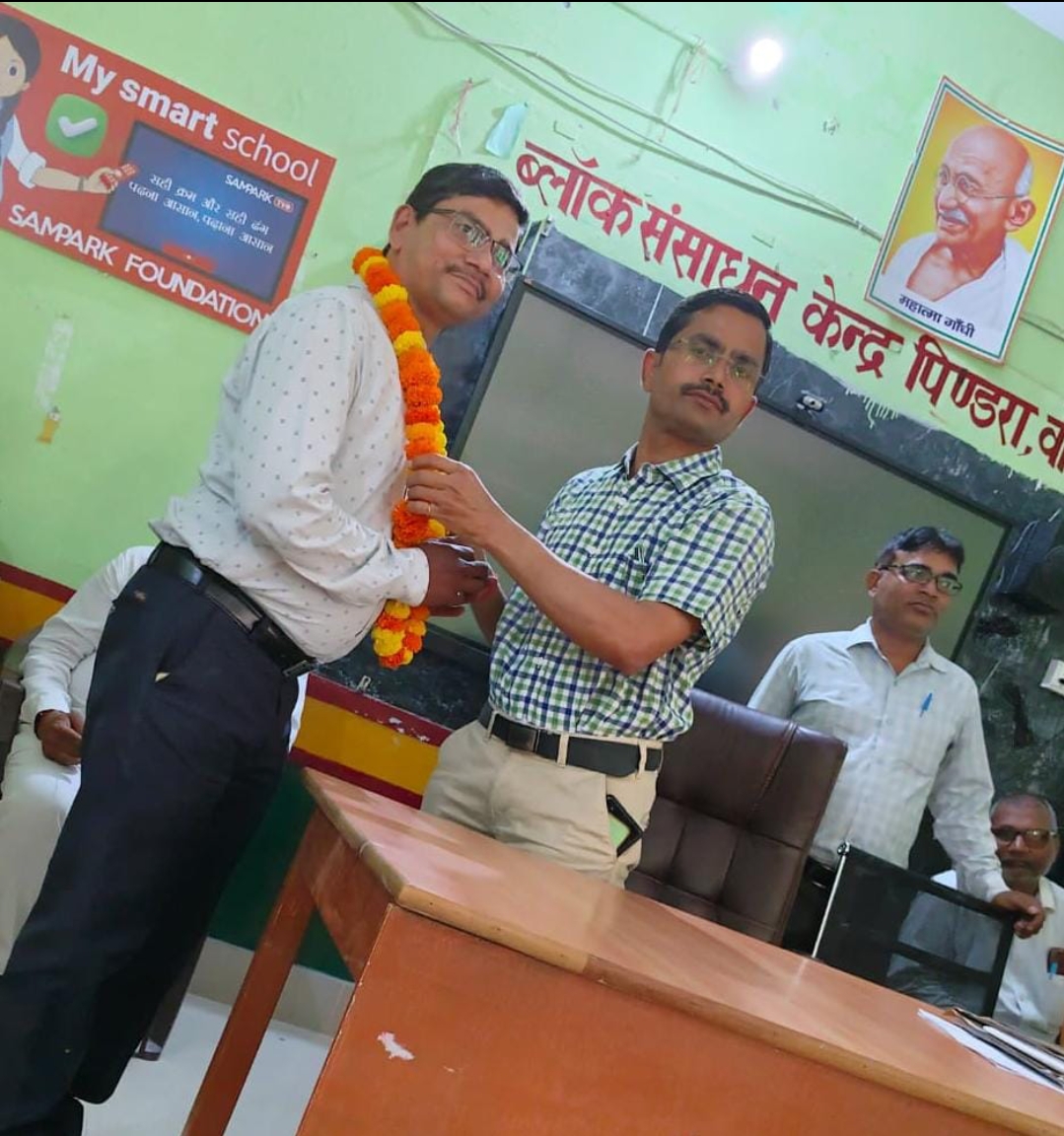 कार्य करने वाले प्राधनाध्यापक हुए सम्मानित, फिसड्डी वालों को मिली चेतावनी