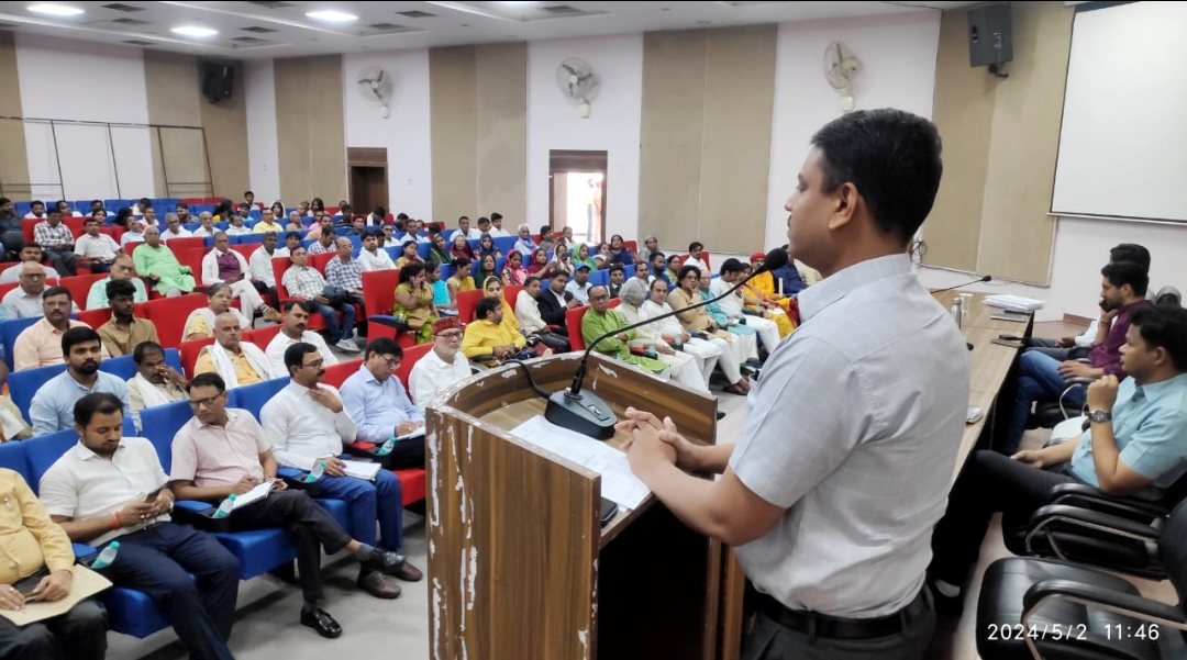 जिलाधिकारी ने कम्यूनिटी स्वीप अम्बेसडर / आइकन के साथ बैठक की