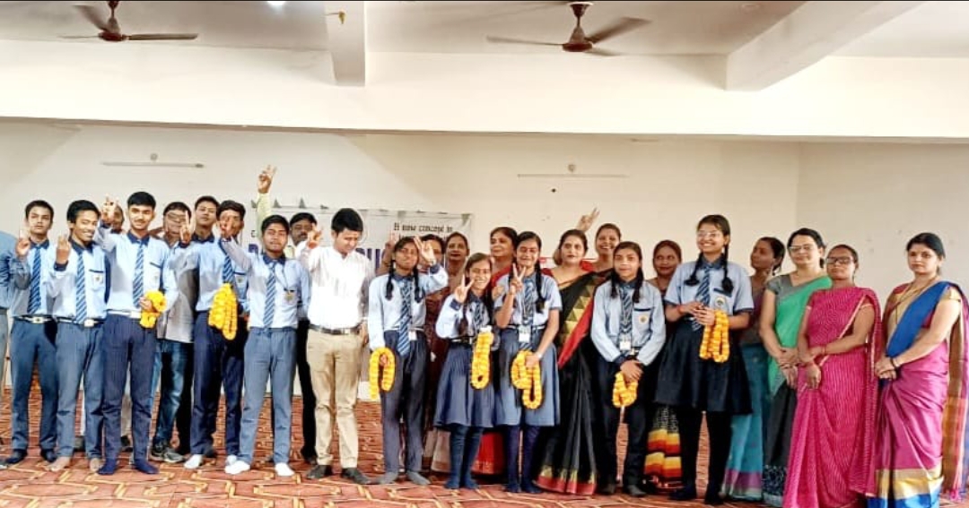 अधिकतम अंक प्राप्त करने वाली छात्रा को निशुल्क पढ़ायेगा विद्यालय