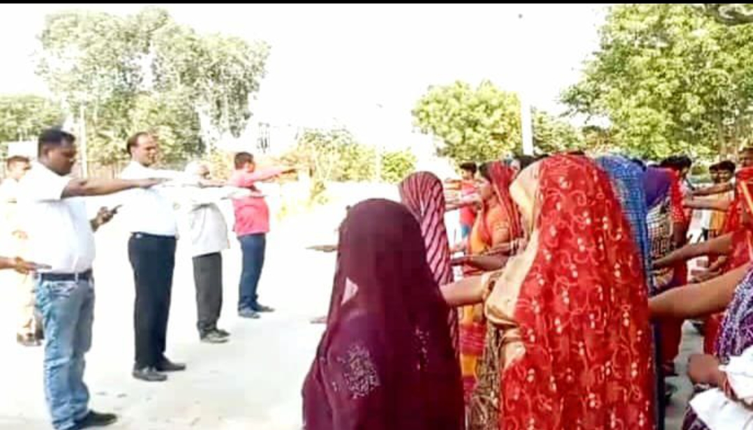 मनरेगा श्रमिको ने रैली निकाली, ली शपथ