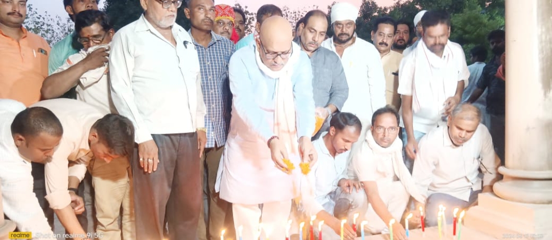 सत्ता में बैठे प्रधानमंत्री और मंत्री अगर संवैधानिक और नैतिक मूल्यों को नही समझते तो उसे सत्ता में बैठने का कोई हक नही