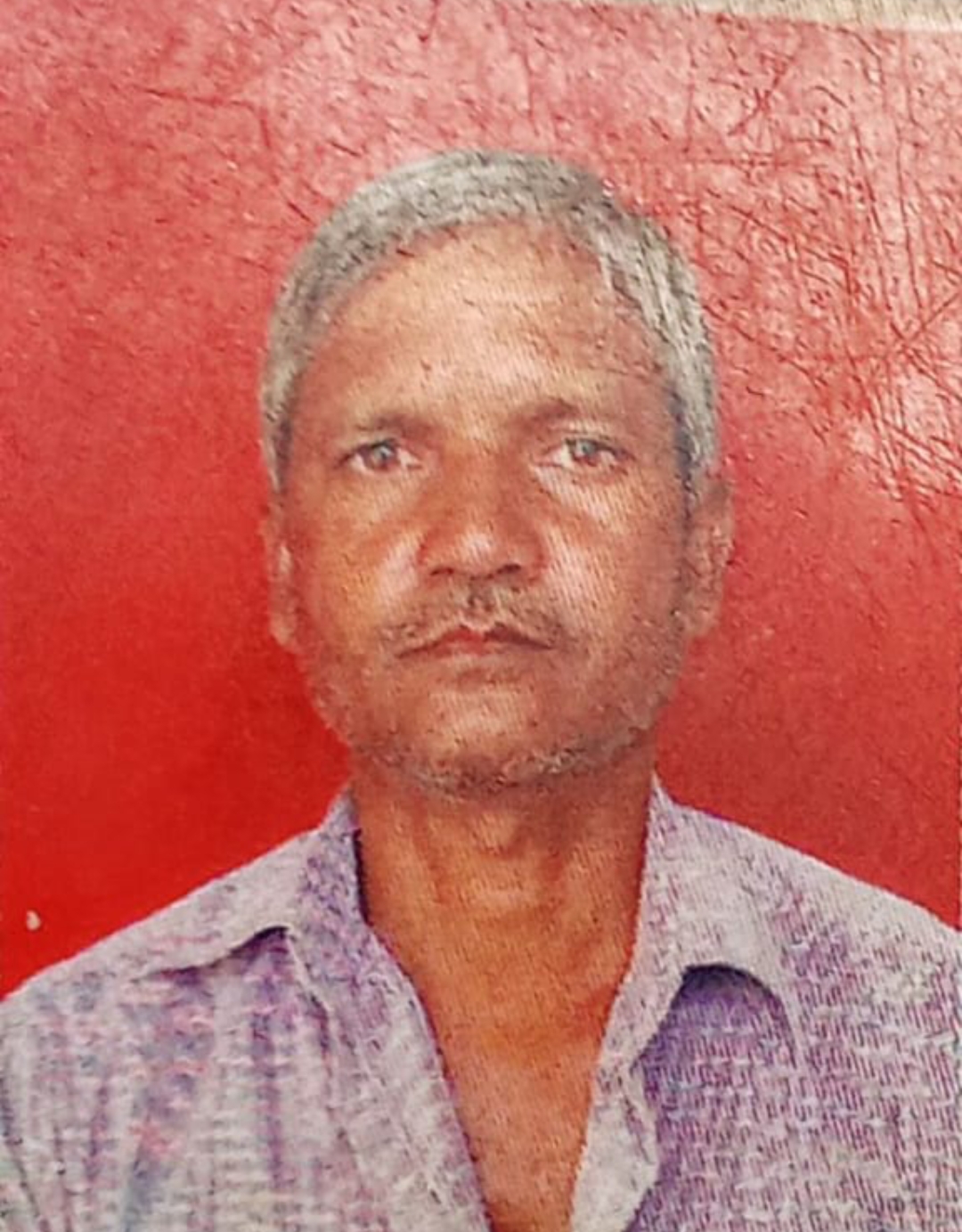 रहस्यमय परिस्थिति में अधेड़ की मौतगांव के बगीचे में मिला शव परिजनों ने हत्या की आशंका जताई