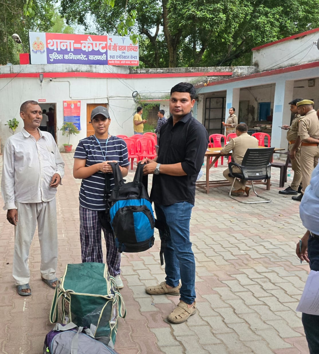 कैण्ट पुलिस ने छात्रा के खोए सामान को कुछ घण्टो के भीतर दिलाया वायस तो छात्रा ने दिल से जताया कैण्ट पुलिस का आभार