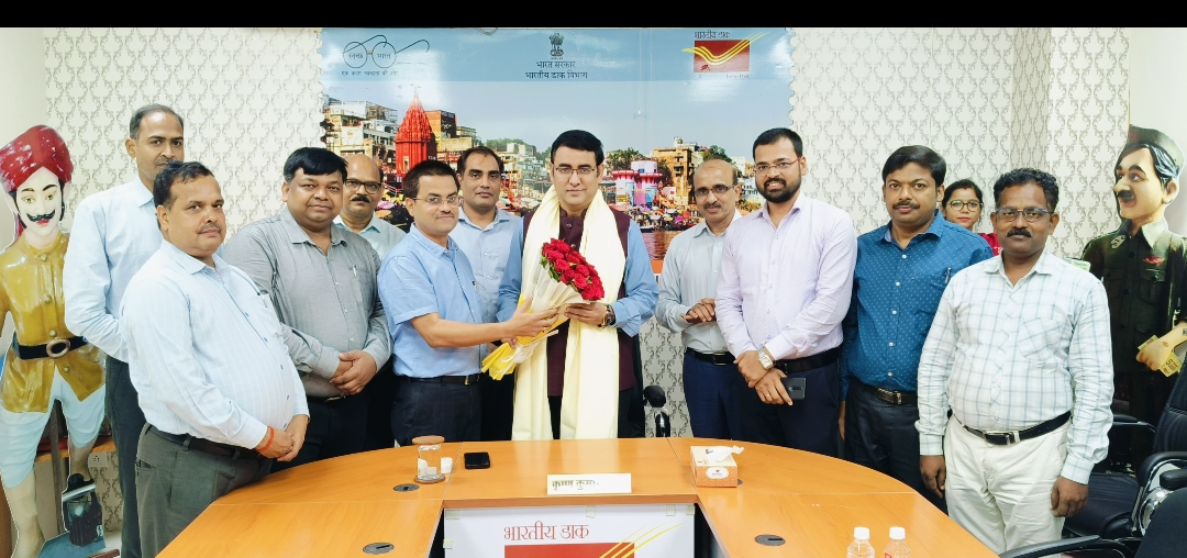 पोस्टमास्टर जनरल कृष्ण कुमार यादव का अहमदाबाद हुआ स्थानांतरण, क्षेत्रीय कार्यालय में हुआ अभिनंदन