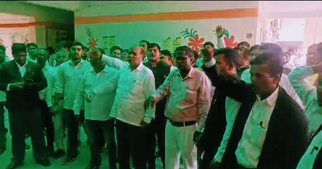 पिंडरा के वकील न्यायिक कार्य से रहे विरत, निकाला जुलुस