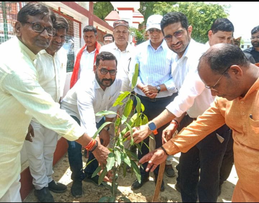 विधायक व एमडी ने पौधरोपण कर संरक्षण के दिये निर्देश